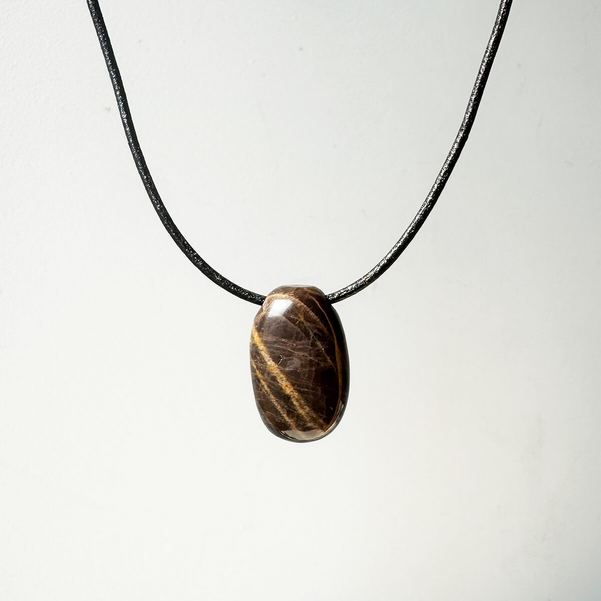 Colgante de piedra luna negra